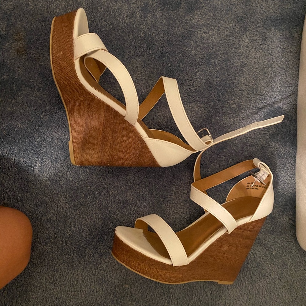 WHITE WEDGES - Picture 3 of 5